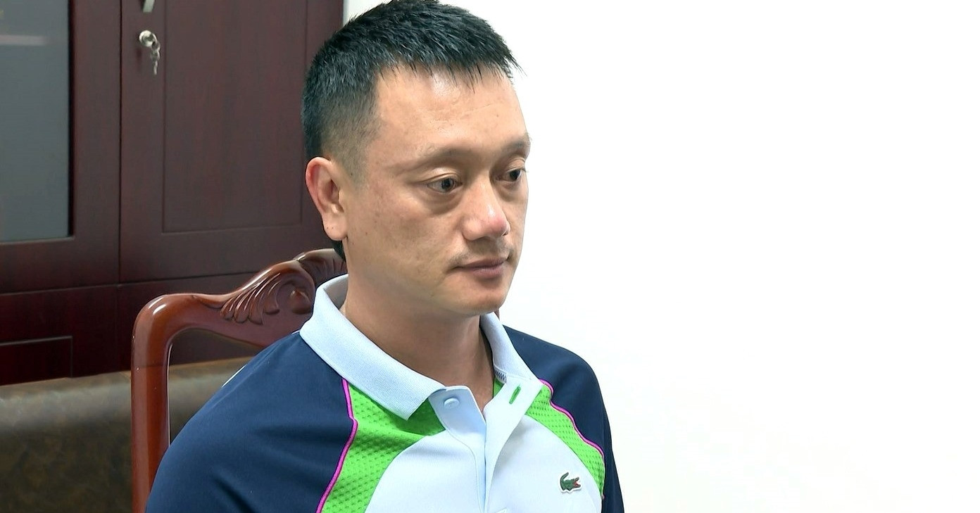Clip Công an tỉnh Thanh Hoá khám nhà trùm giang hồ Vi ‘ngộ’