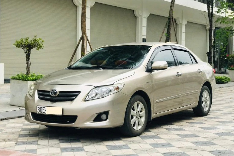 Có nên chi 300 triệu để mua ô tô cũ đã 15 năm tuổi?