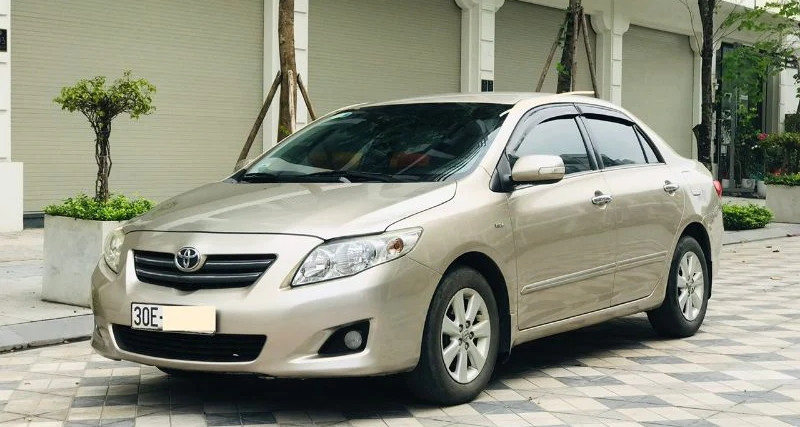 Có nên chi 300 triệu để mua ô tô cũ đã 15 năm tuổi?