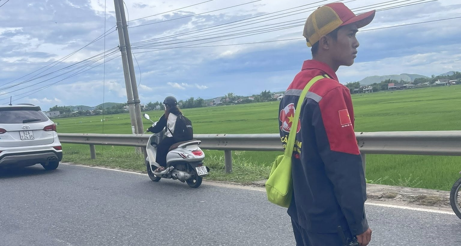 Đâm bạn gái trọng thương, người đàn ông chạy ra đường lao vào xe tải tử vong