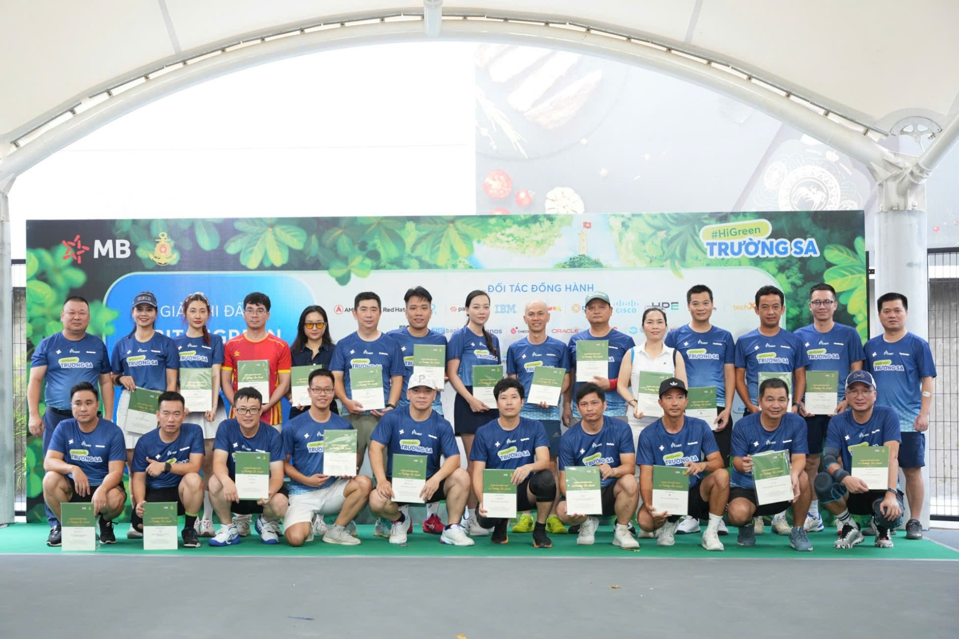 Hơn 120 người tham gia giải pickleball gây quỹ trồng cây xanh ở Trường Sa