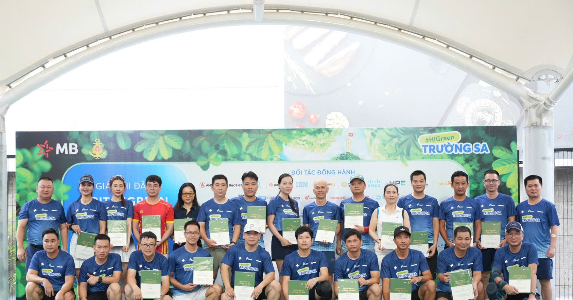Hơn 120 người tham gia giải pickleball gây quỹ trồng cây xanh ở Trường Sa