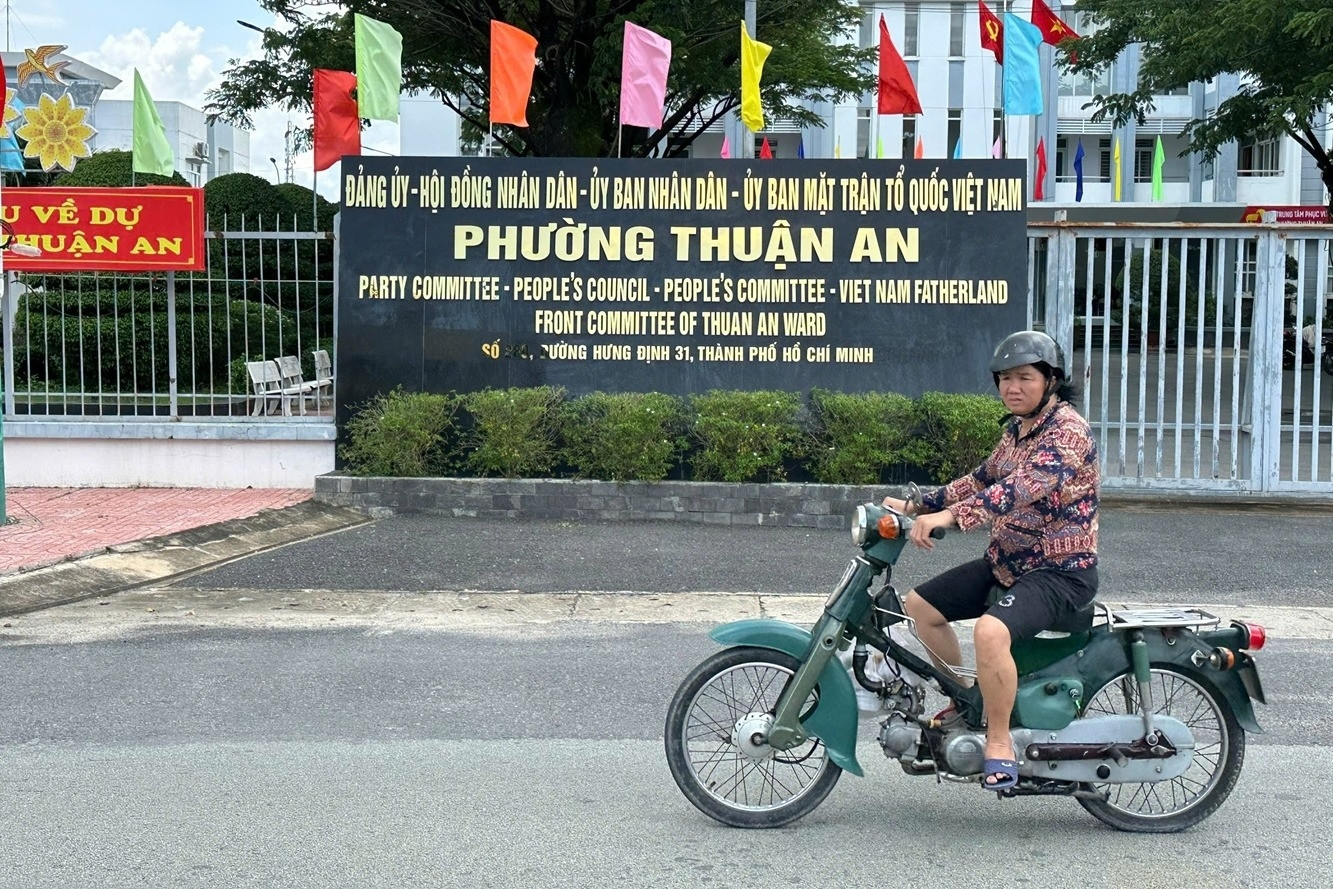 Loạt trụ sở phường ở Bình Dương thay biển tên, địa chỉ thuộc TPHCM