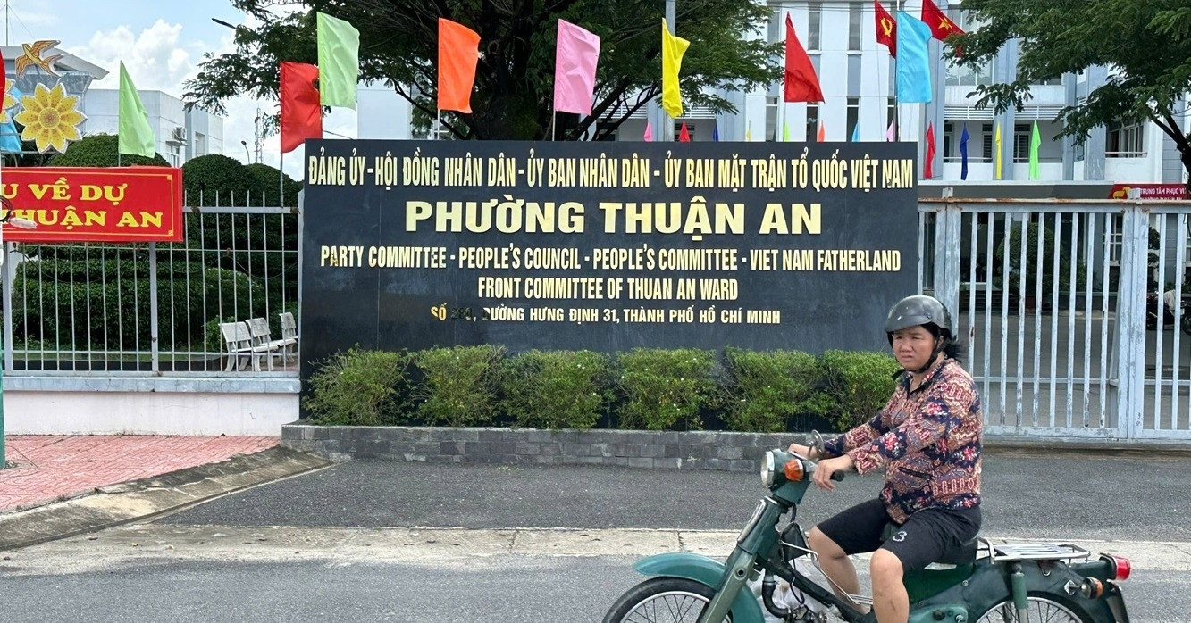 Loạt trụ sở phường ở Bình Dương thay biển tên, địa chỉ thuộc TPHCM