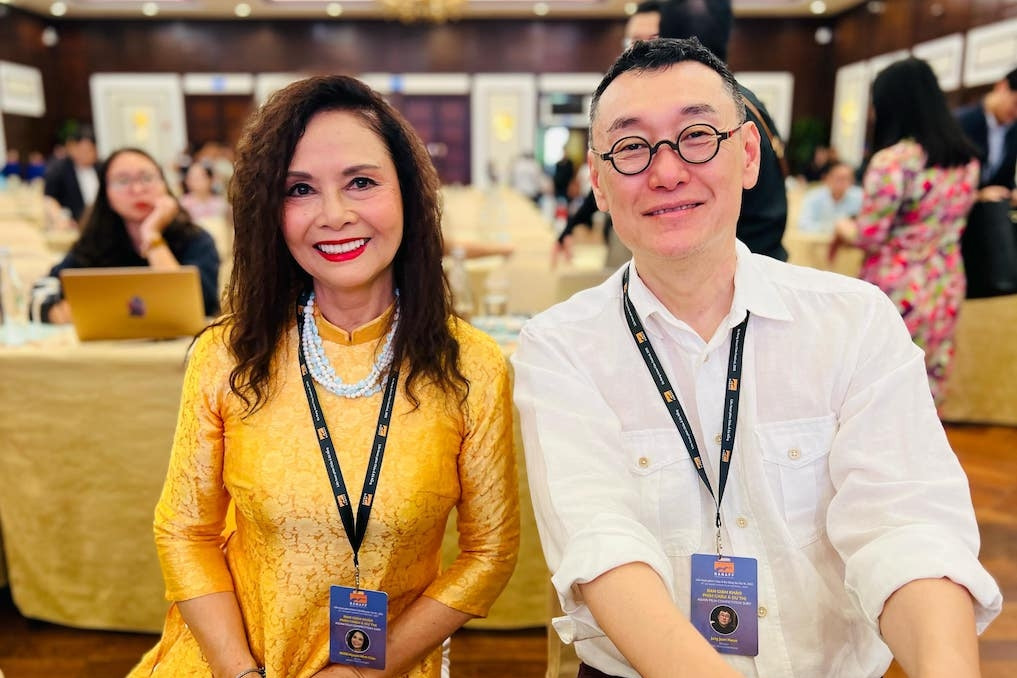 NSND Minh Châu rạng rỡ làm giám khảo, tài tử Park Sung Woong nói tiếng Việt