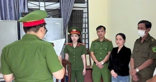 Nữ giám đốc sản xuất hàng giả 'nổ' tặng 300 căn biệt thự cho thủ lĩnh xuất sắc