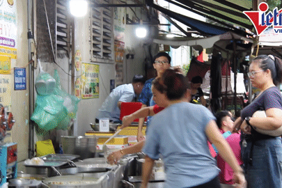 Quán chè mâm nửa thế kỷ ở TPHCM nườm nượp khách, bán gần 1.000 bát mỗi ngày