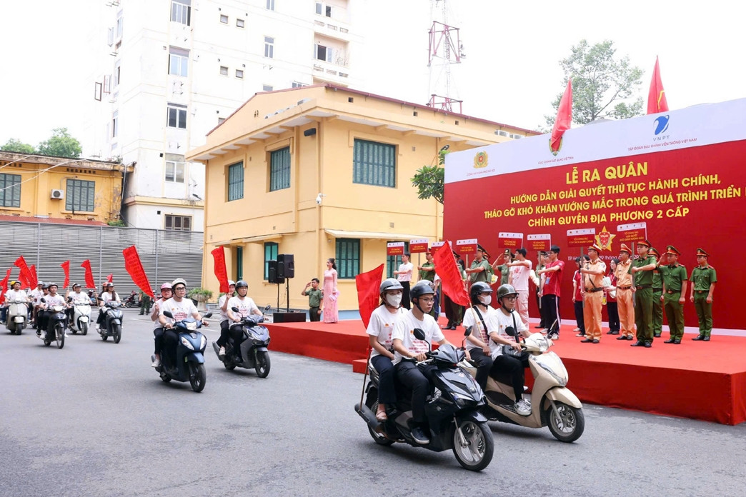 Tuổi trẻ Thủ đô ra quân hướng dẫn giải quyết thủ tục hành chính