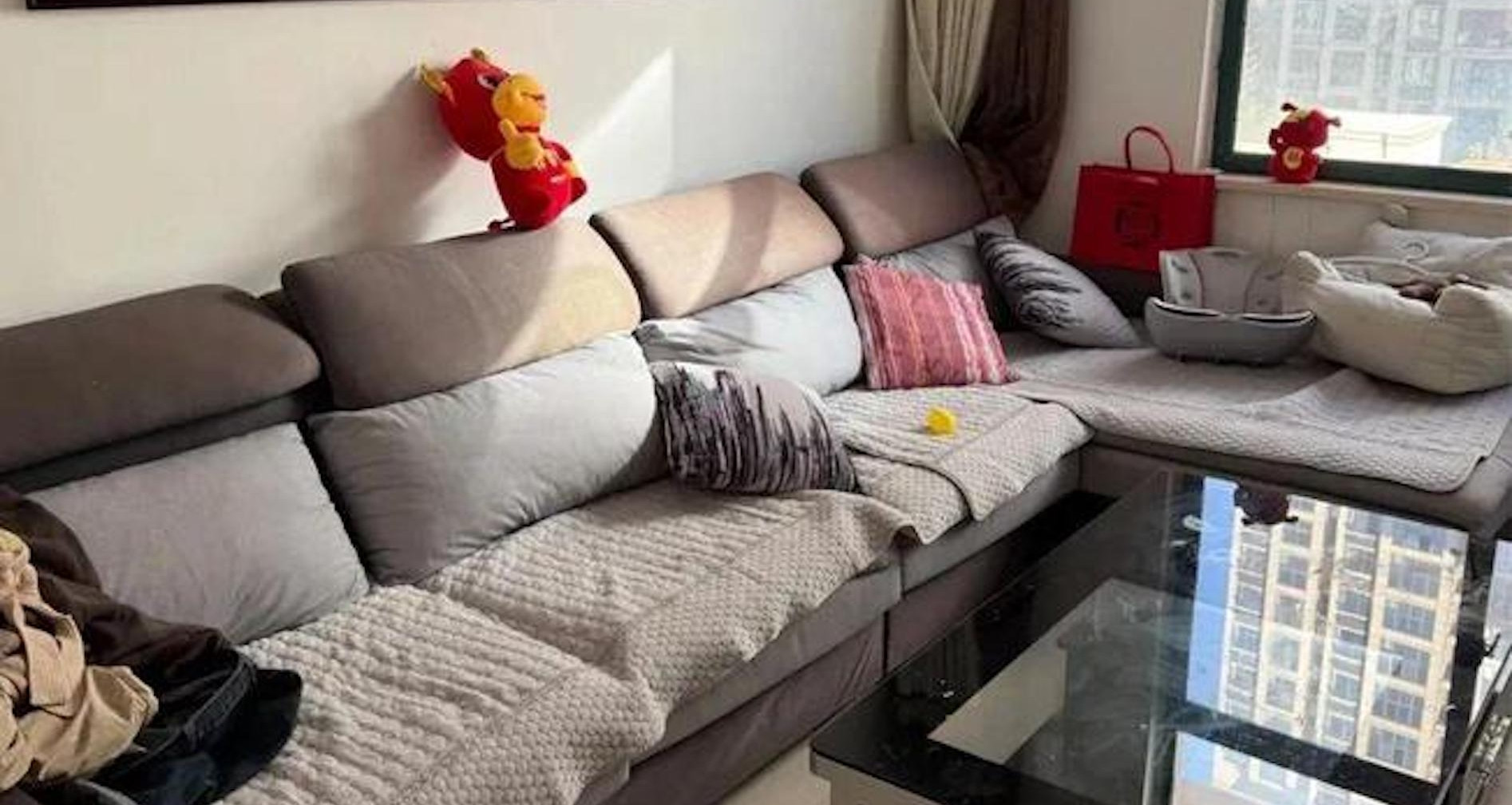 4 món đồ quen thuộc trong phòng khách khiến nhà bạn kém sang