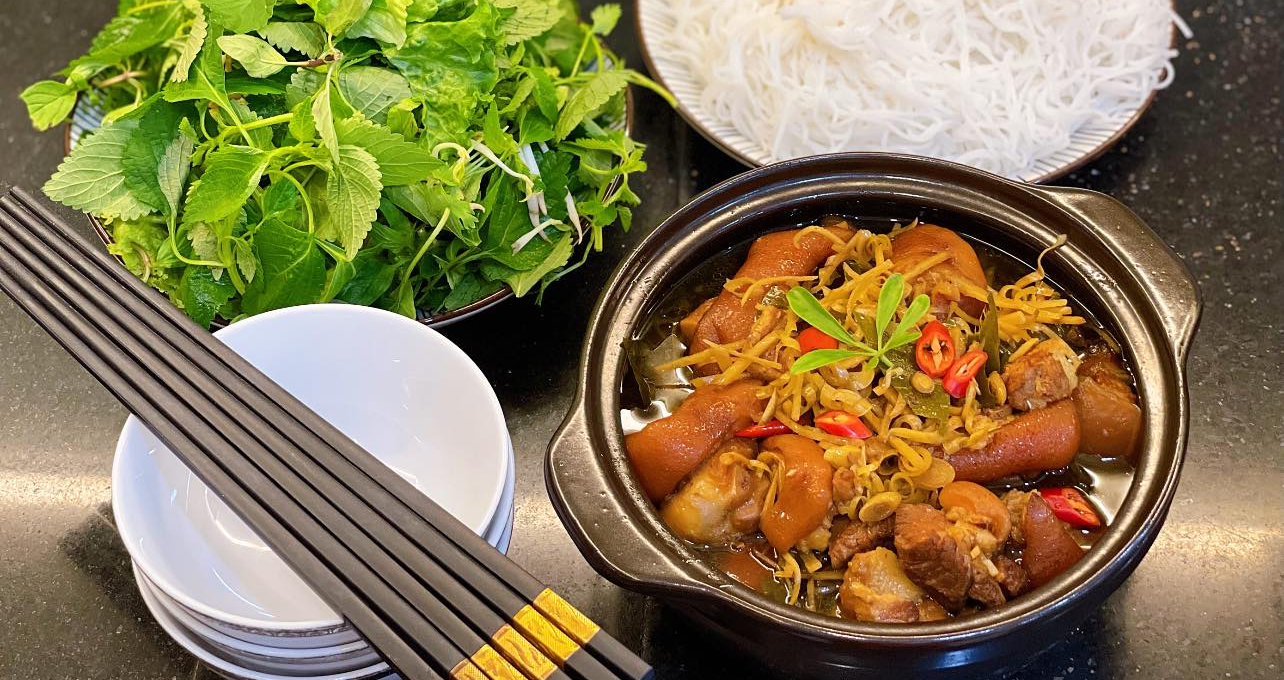 Cách làm chân giò nấu giả cầy kiểu miền Nam vừa đơn giản vừa ngon