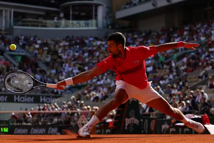 Djokovic vào tứ kết Roland Garros, thiết lập loạt kỷ lục