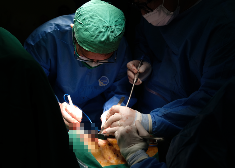 hình ảnh tại phòng mổ (3) (1) (1).png