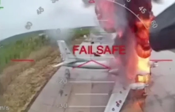 Nga thưởng cho nhóm dân thường liều mình ném đá ngăn UAV Ukraine tấn công