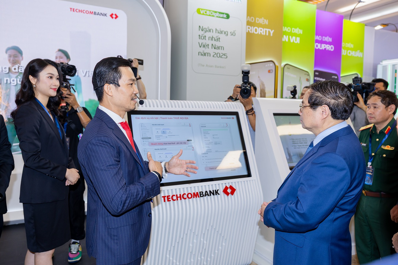 Ông Phan Thanh Sơn, Phó TGD Techcombank chia sẻ về những giải pháp thanh toán đột phá của ngân hàng.jpg