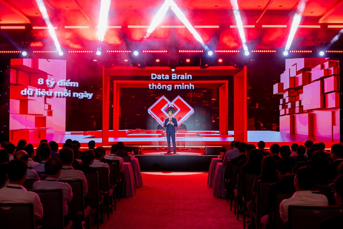 Ông Phan Thanh Sơn trình bày những giải pháp thanh toán đột phá.jpg