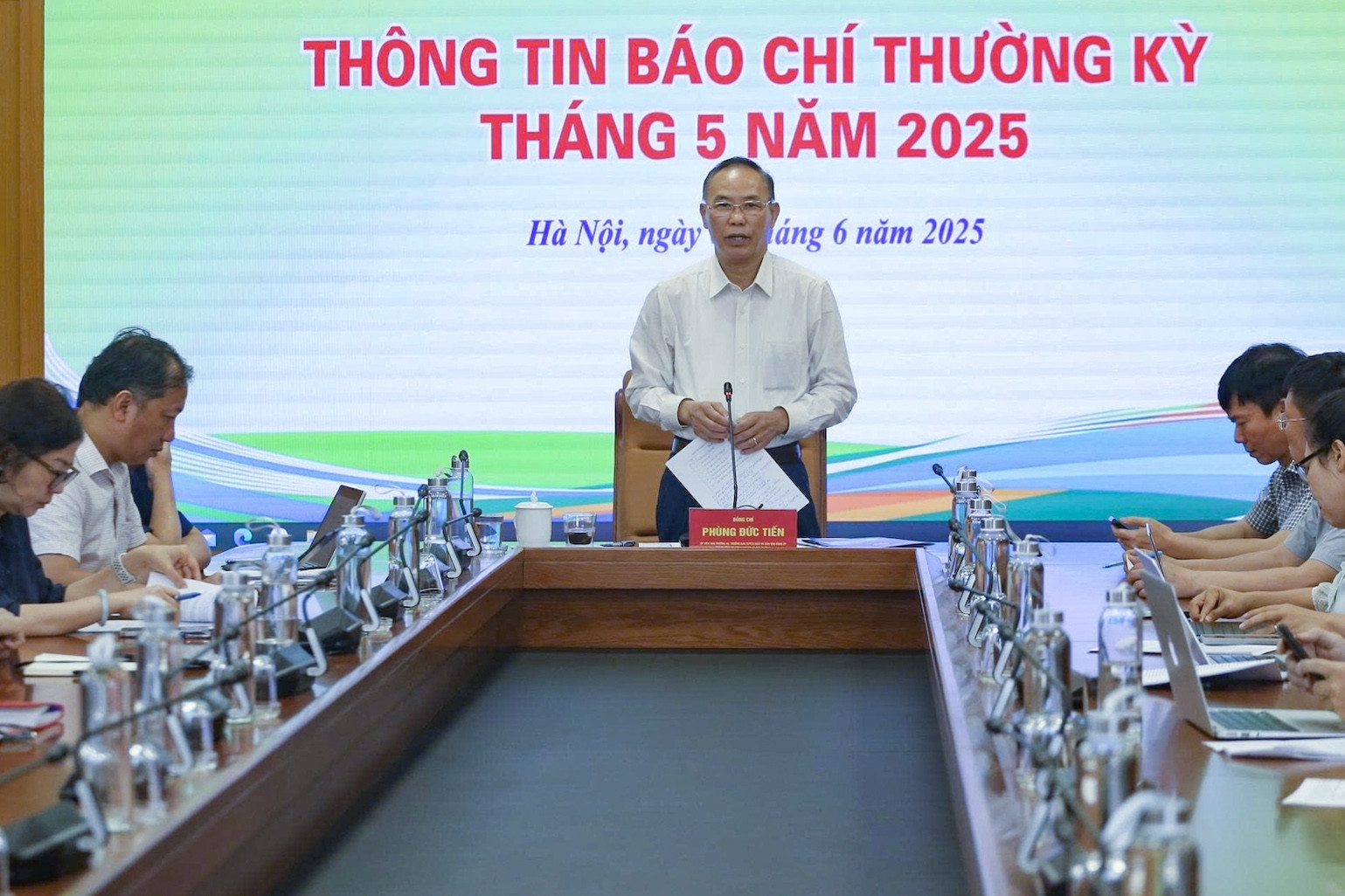 Thứ trưởng NN&MT: Cơ sở gia công cho C.P. Việt Nam lấy heo bệnh làm thức ăn cho cá là không đúng