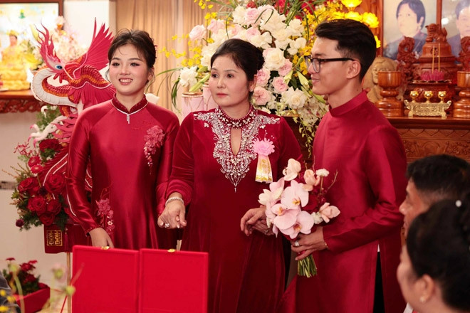 Trao của hồi môn 'khủng', bà mẹ Cà Mau tiết lộ một điều khiến cô dâu bật khóc