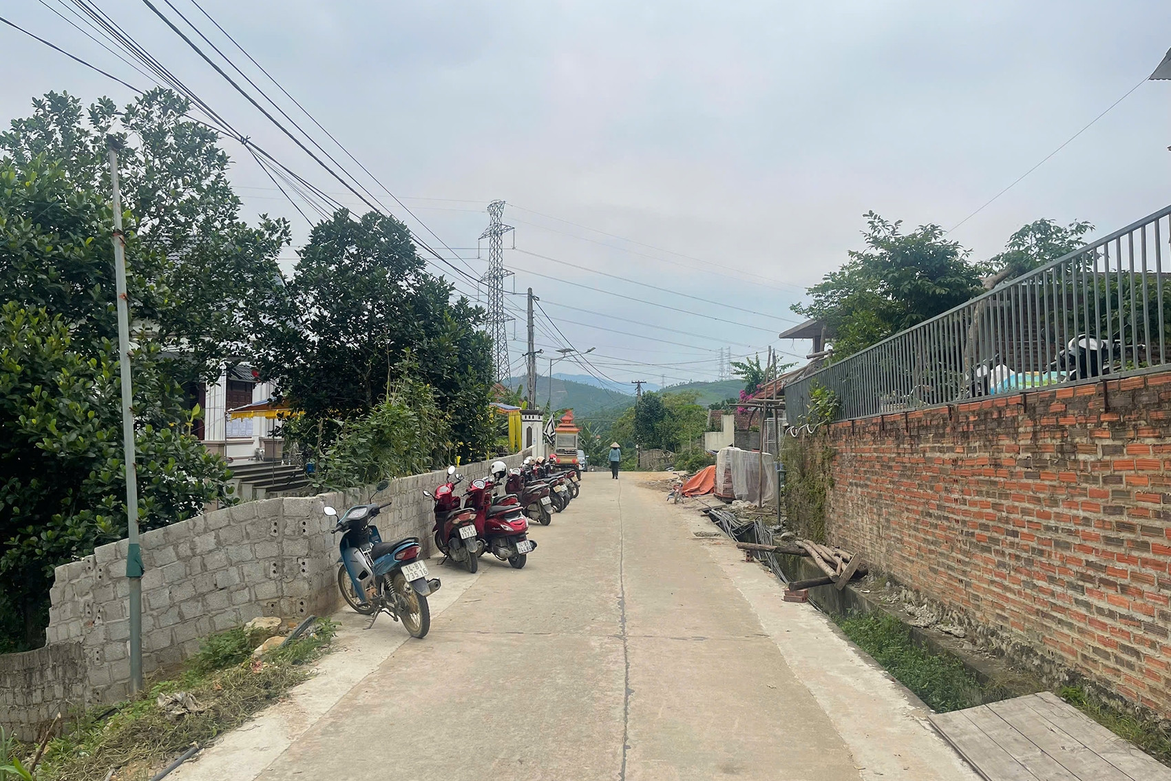 Vụ chồng sát hại vợ rồi nổ súng tự sát trong đêm: Hàng xóm kể điều ít người ngờ tới