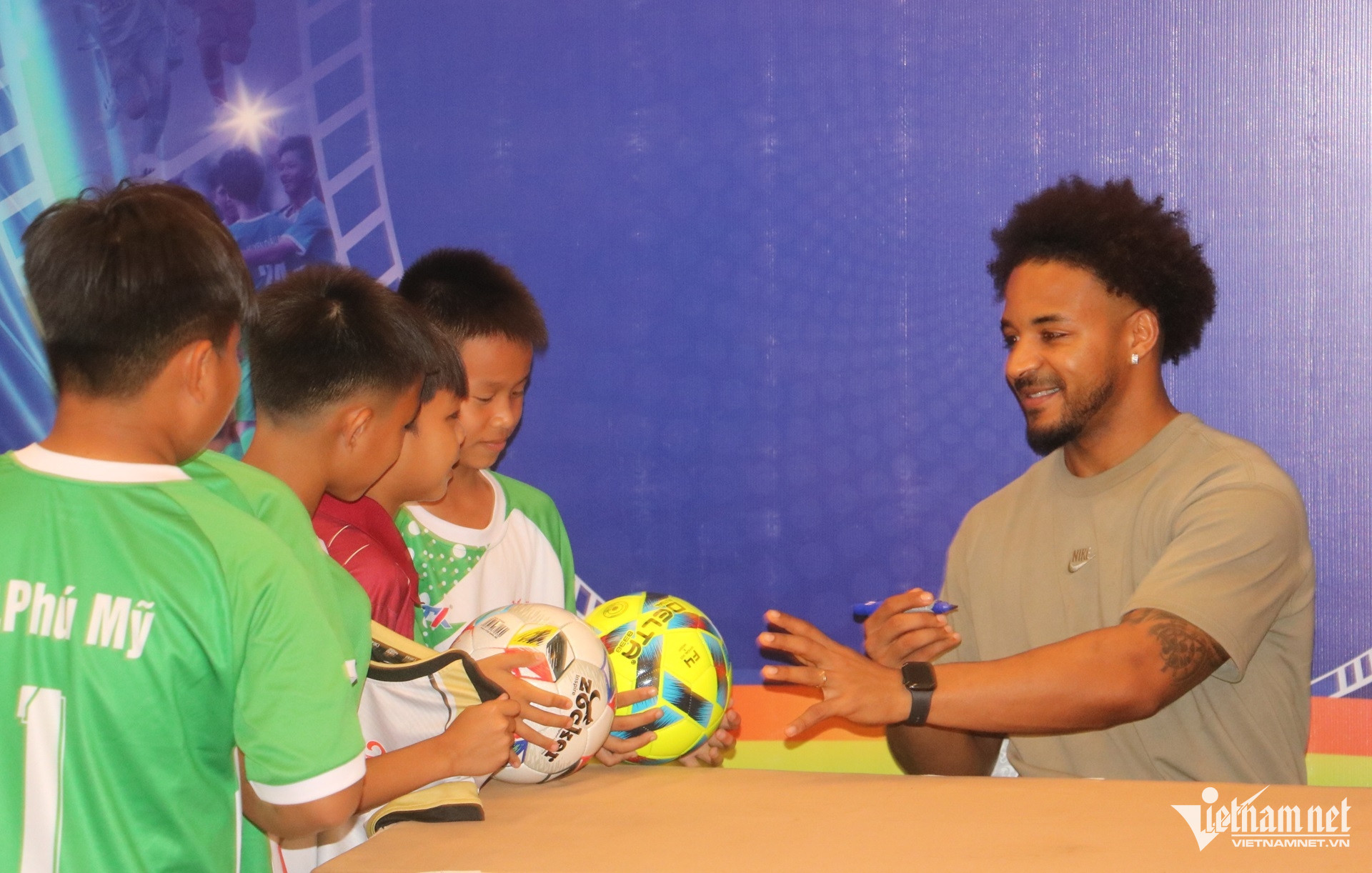 W-Tuyển thủ quốc gia Nguyễn Xuân Son.JPG.jpg