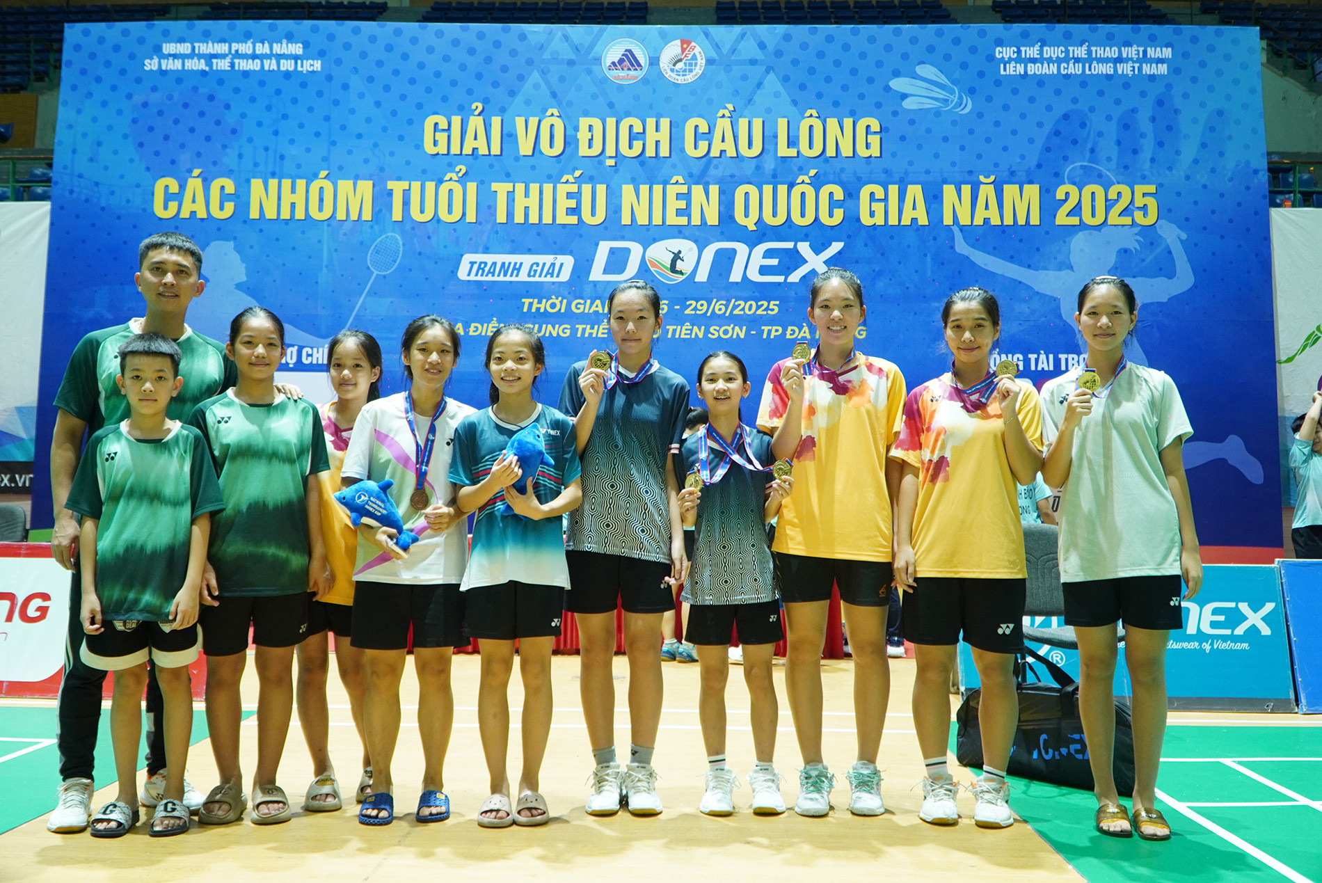 cau long tre.jpg