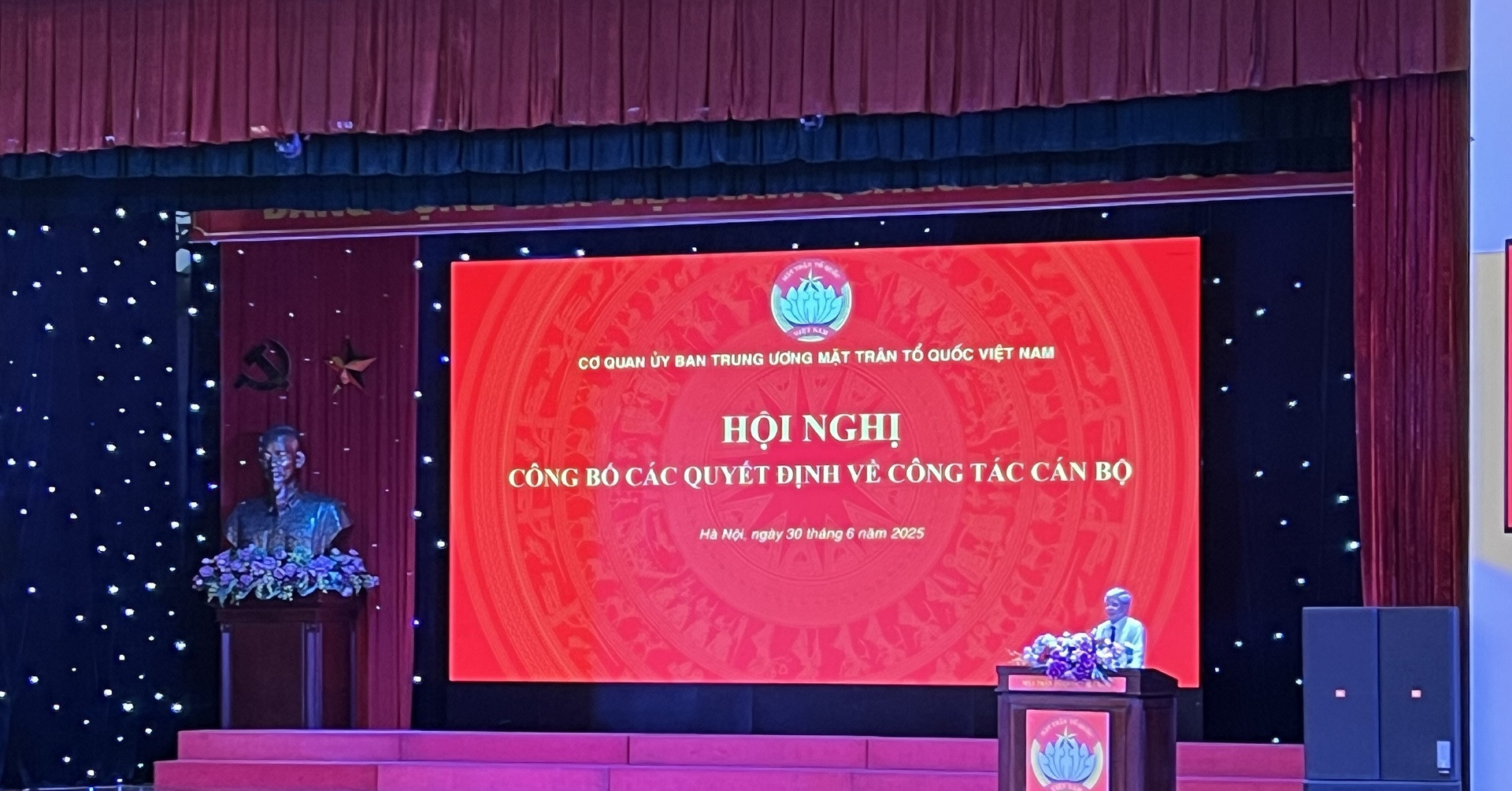 Cơ quan Ủy ban Trung ương MTTQ có 141 lãnh đạo, 305 công chức, viên chức