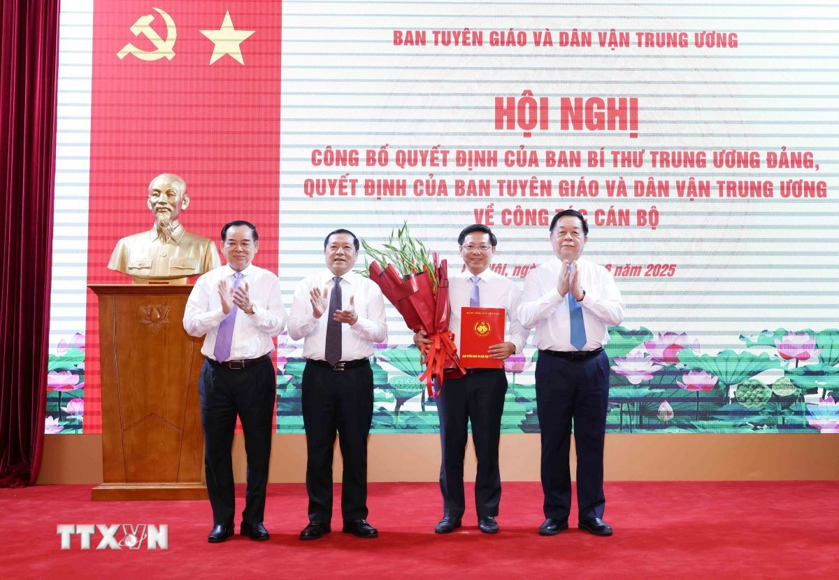 dong chi tran thanh lam giu chuc pho truong ban tuyen giao va dan van trung uong 3006 2.jpg