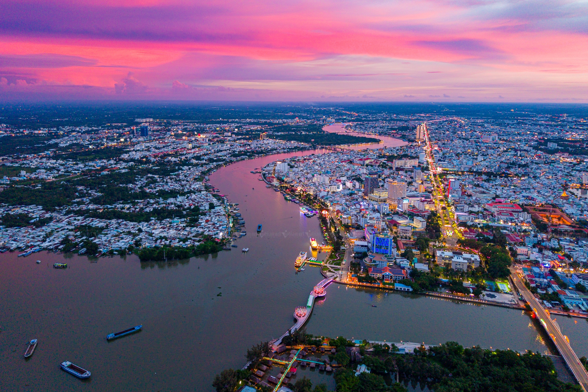 Hãy giữ đúng là thời khắc lịch sử