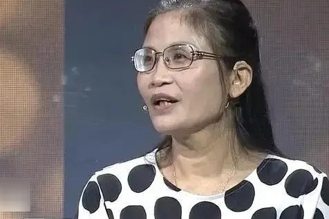 Nhặt được nhẫn kim cương rồi trả lại, nữ giúp việc không ngờ đổi đời