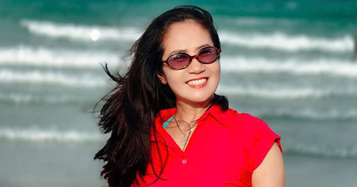 NSƯT Nguyệt Hằng xinh tươi tuổi 52, MC Hoài Anh thảnh thơi dạo phố