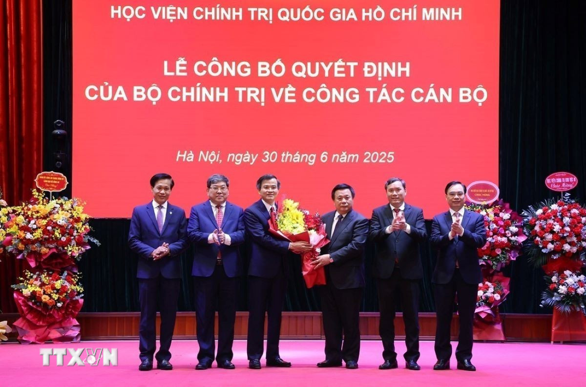 ong doan minh huan giu chuc pho giam doc thuong truc hoc vien chinh tri quoc gia ho chi minh 3006 2.jpg