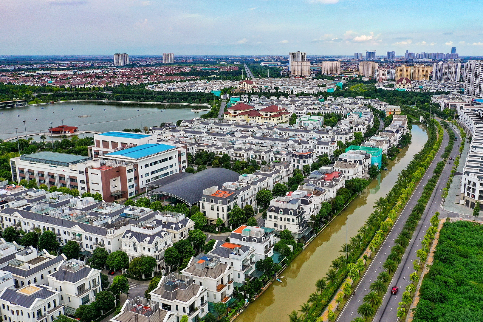 Rất nhiều khu đô thị hoa lệ dành cho người giàu, người nghèo nhìn vào chảy nước mắt