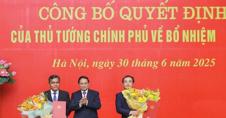 Thủ tướng trao Quyết định bổ nhiệm Thứ trưởng thường trực Bộ DT&TG Hồ Văn Niên