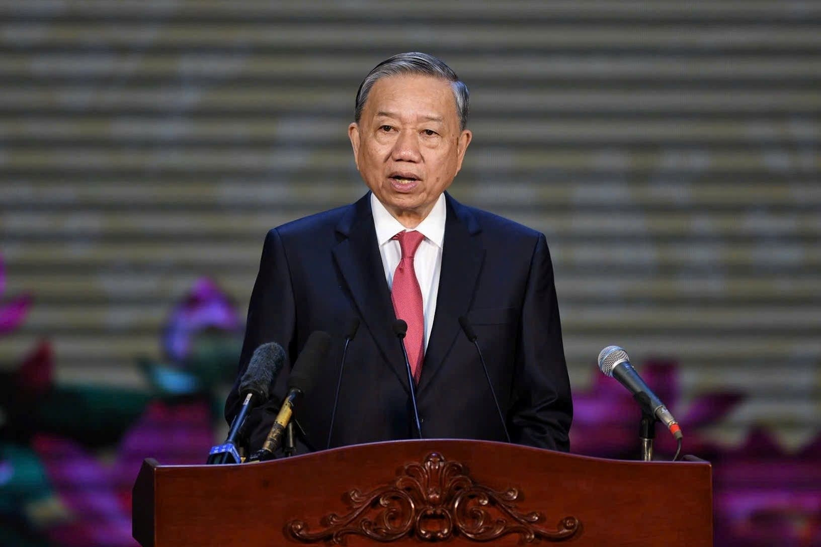 Tổng Bí thư: Hàng lối đã ngay ngắn, cả dân tộc cùng hành quân vươn tới tương lai