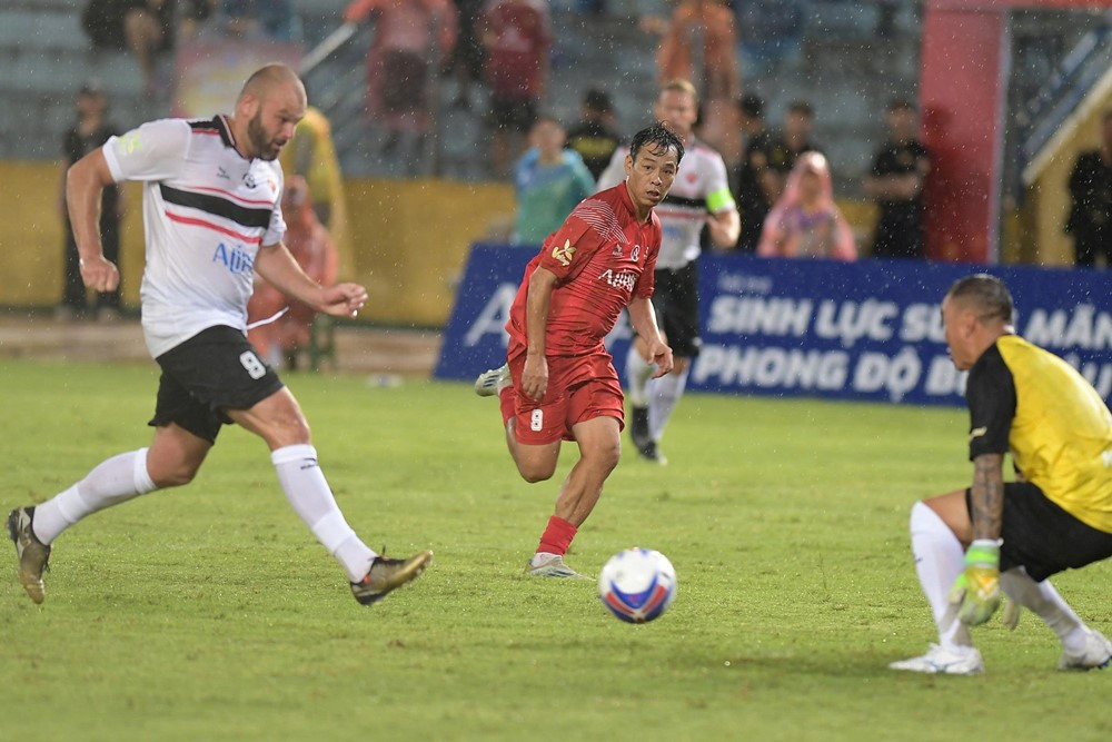 viet nam all star vs huyen thoai mu.jpg