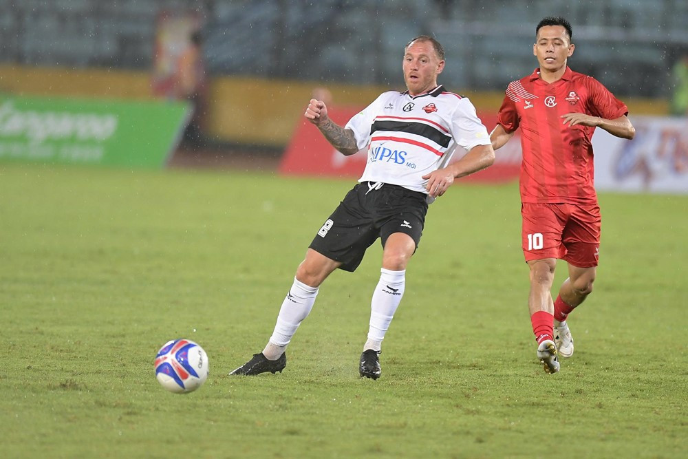 viet nam all star vs huyen thoai mu 4.jpg