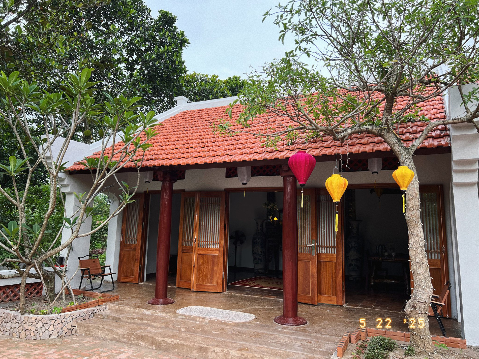 vợ chồng Hà Nội cải tạo nhà cũ thành nơi thờ tự 0.jpg