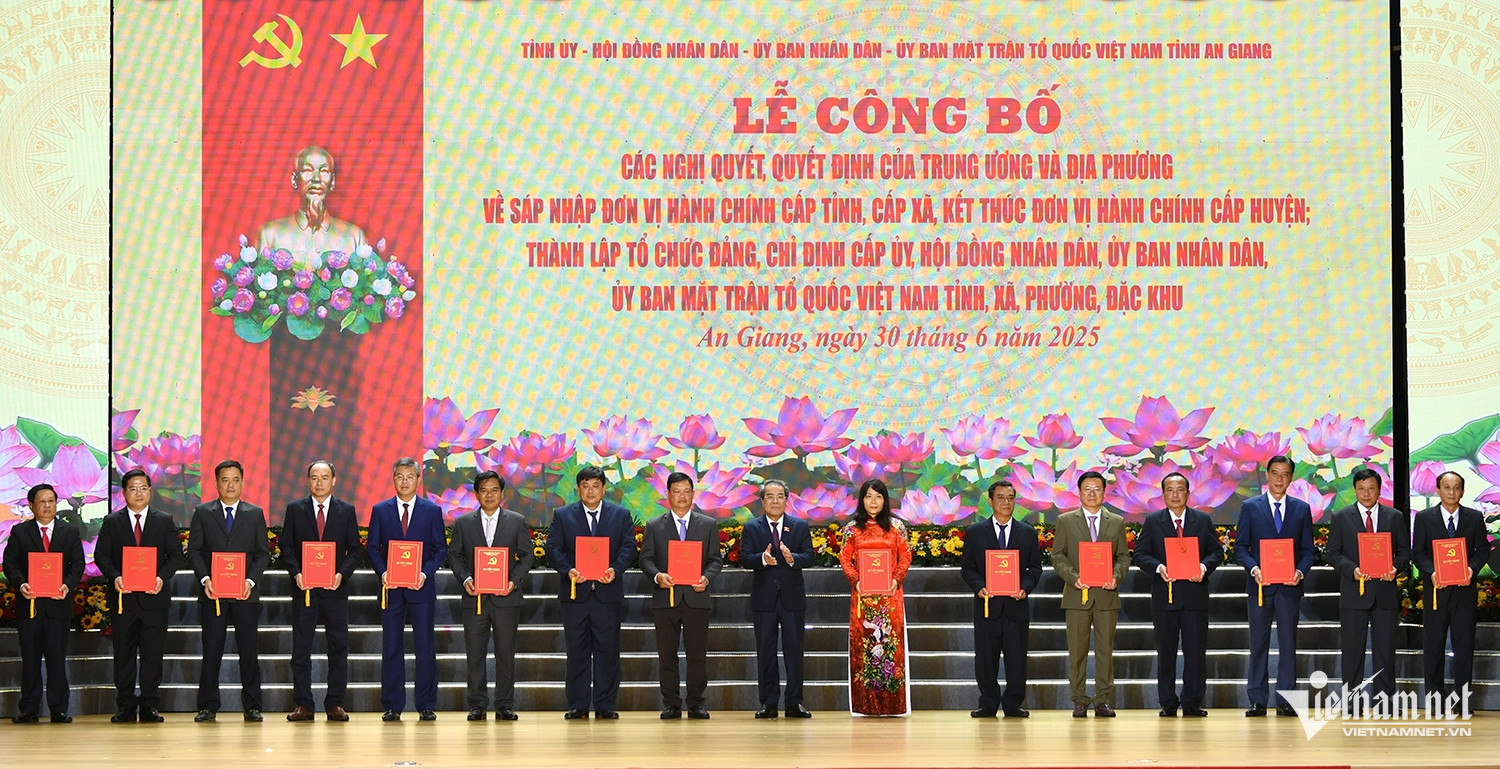 W-102 bí thư xã, phường.JPG.jpg