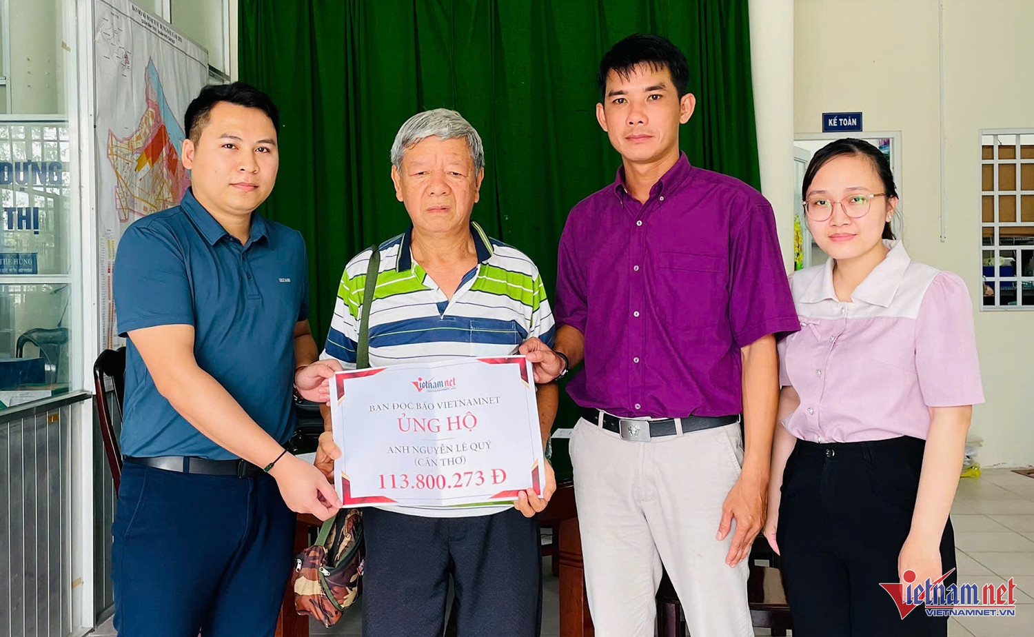 W-trao tiền anh Quý.jpg