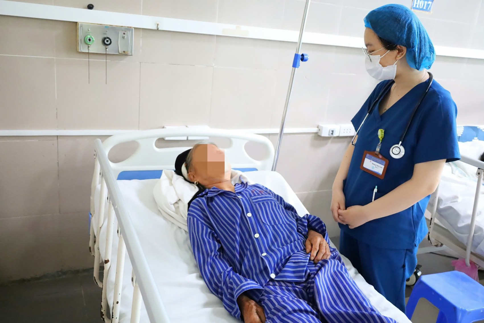 4 người trong gia đình nhập viện cấp cứu sau bữa cơm tối