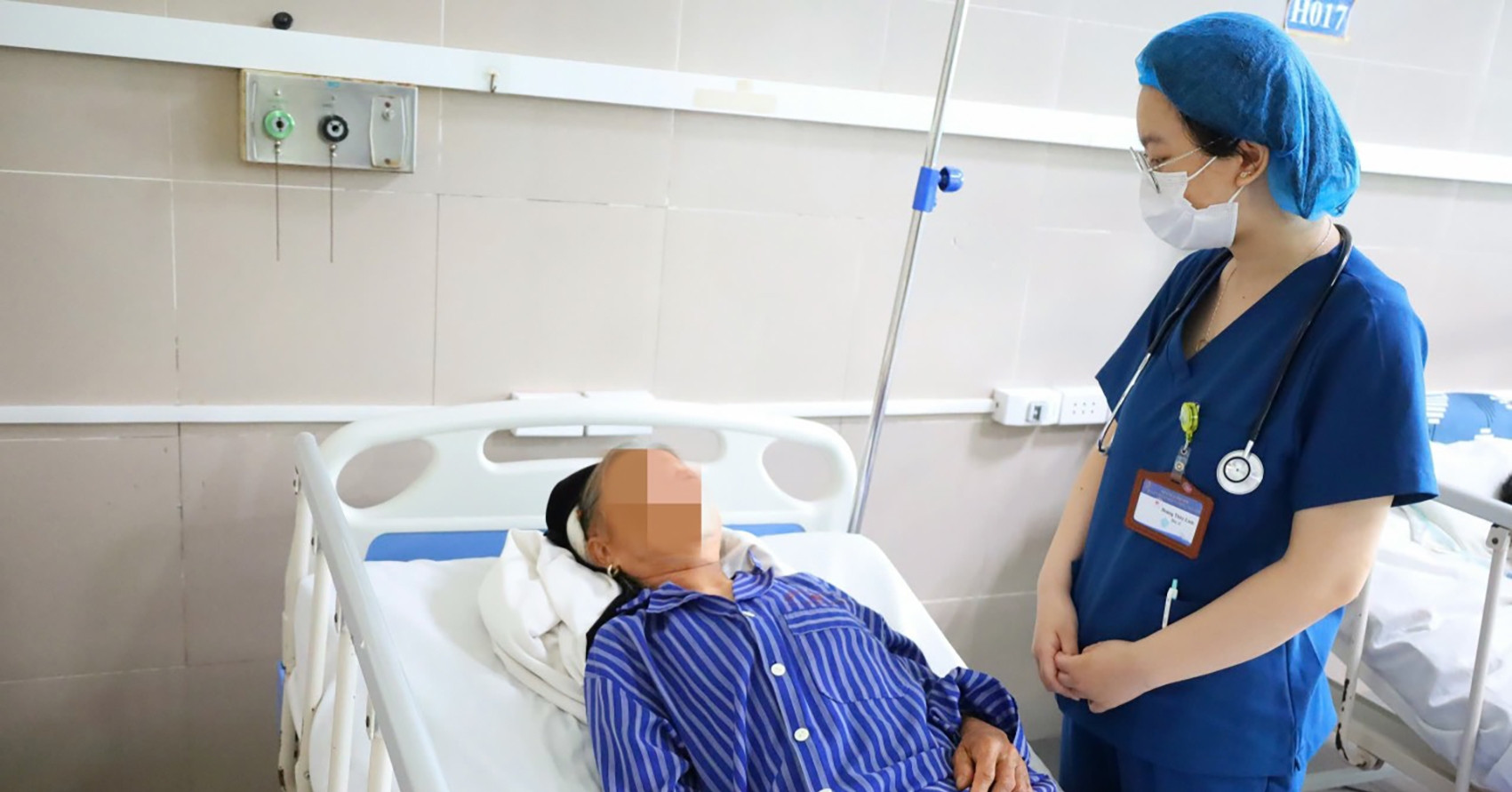 4 người trong gia đình nhập viện cấp cứu sau bữa cơm tối