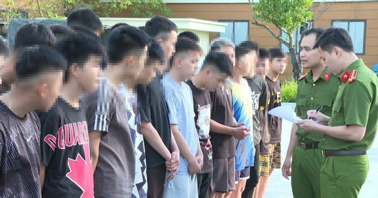 Bản tin cuối ngày 4/6: Tạm giữ 38 đối tượng mang hung khí 'gặp ai đuổi đánh đó'