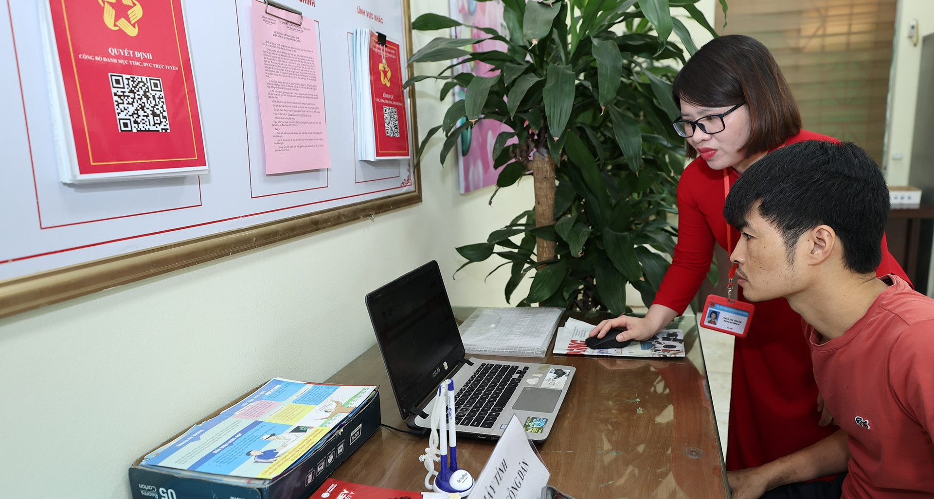 Bộ Nội vụ nêu lý do bỏ kỷ luật ‘hạ bậc lương’ và ‘giáng chức’ với công chức