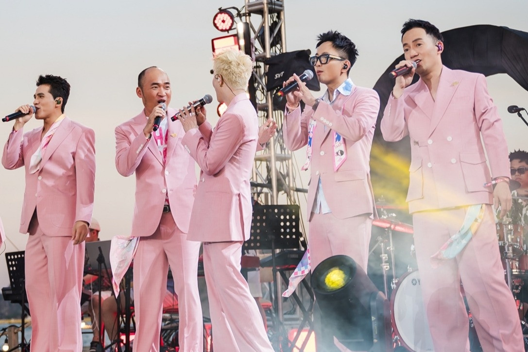 Đinh Tiến Đạt&nbsp;lần đầu hát 'Chí Phèo', Tiến Luật tuổi 43 diện vest hồng 'cưa sừng'