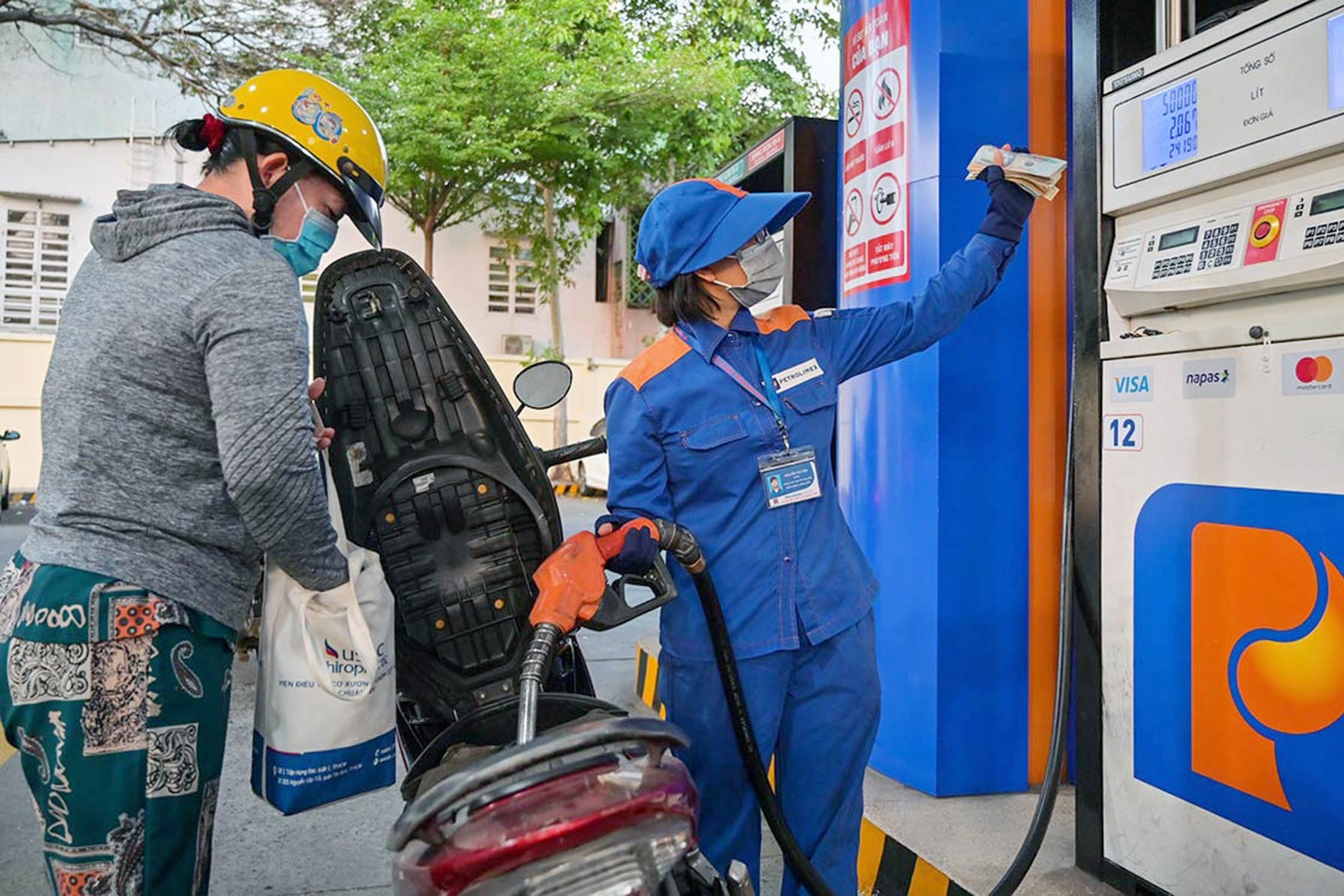 Giá xăng ngày mai lại tăng tiếp?