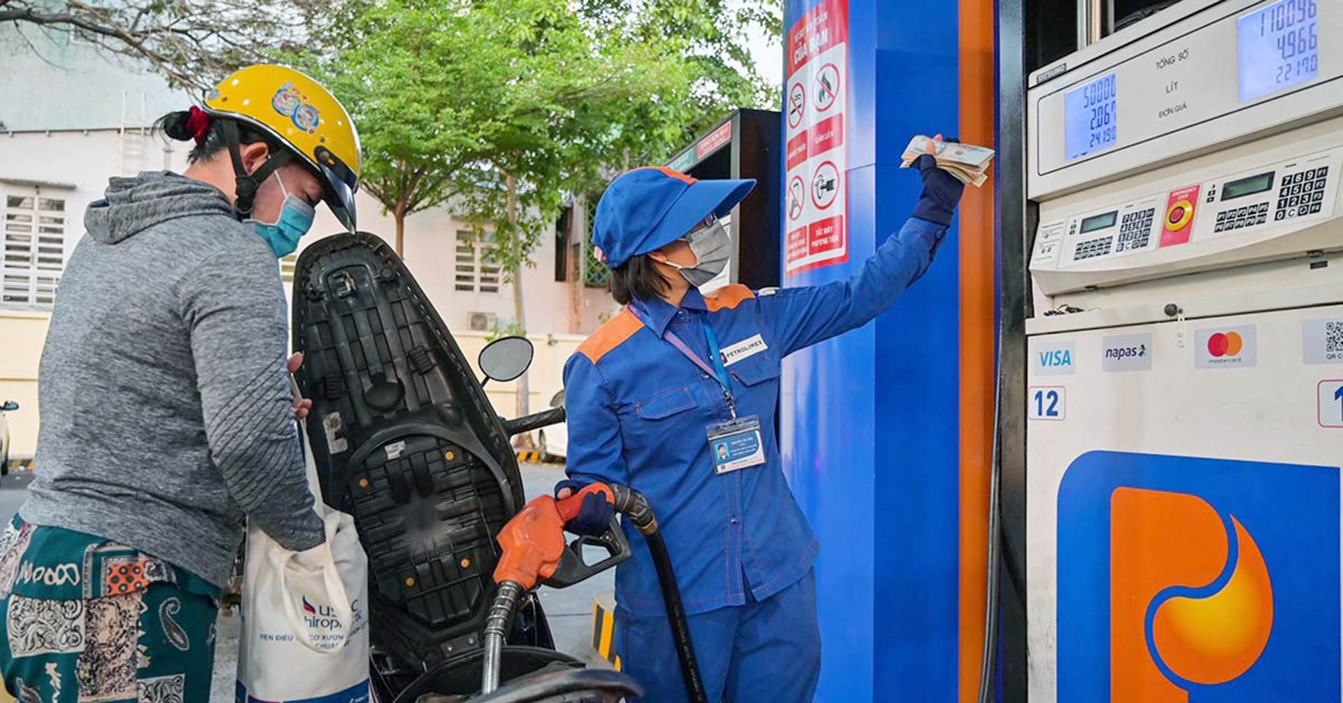 Giá xăng ngày mai lại tăng tiếp?