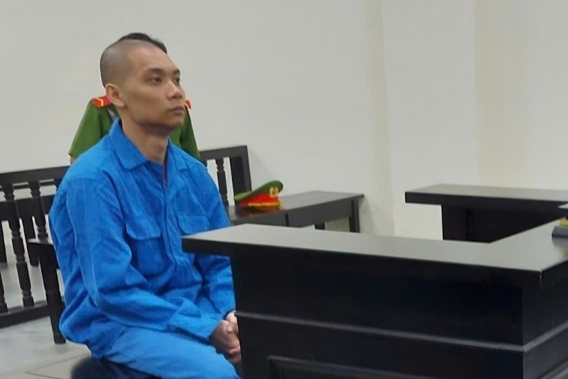 Sàm sỡ hàng xóm, còn vung dao chém gục chồng nạn nhân ở Hà Nội