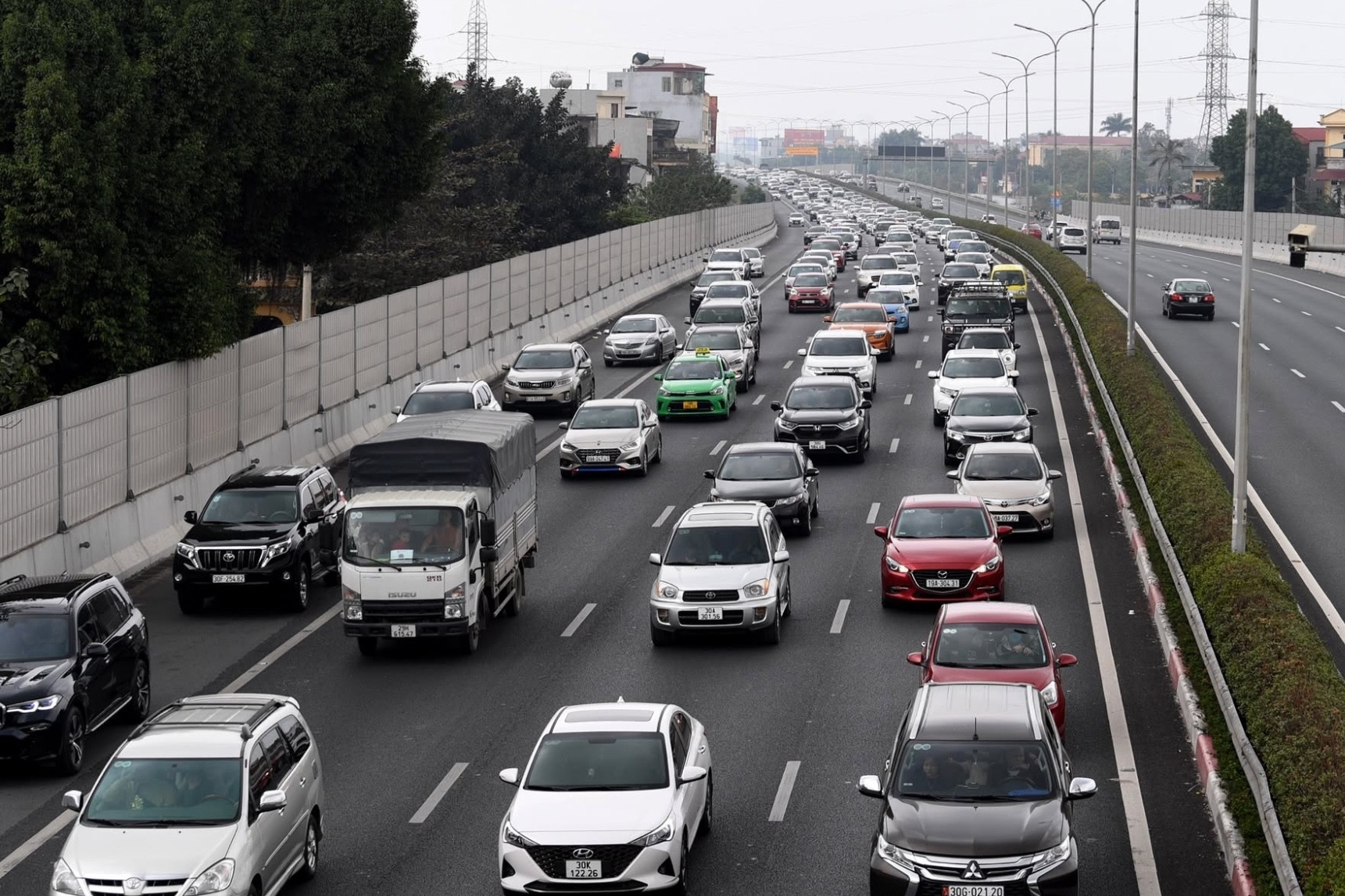 Siết khí thải, doanh nghiệp lo xe ô tô sản xuất 2022 có nguy cơ bị 'khai tử' sớm
