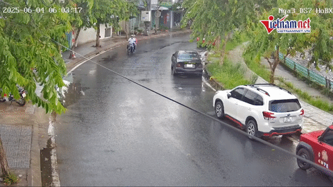 Clip nam sinh viên phóng xe máy với tốc độ 'chóng mặt' tông sập tường, tử vong tại chỗ