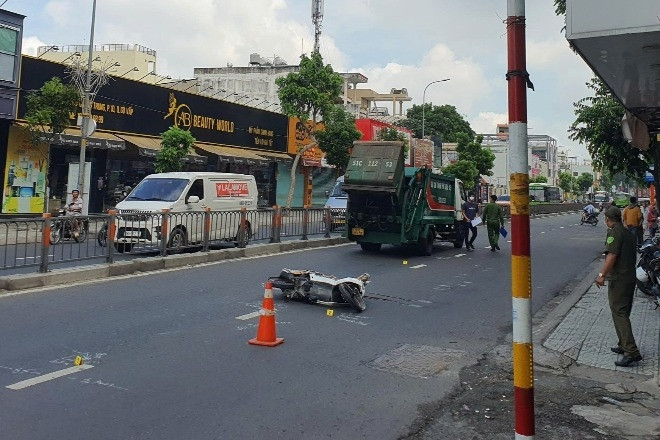 Va chạm với xe chở rác trên trục đường huyết mạch, người đàn ông tử vong tại chỗ