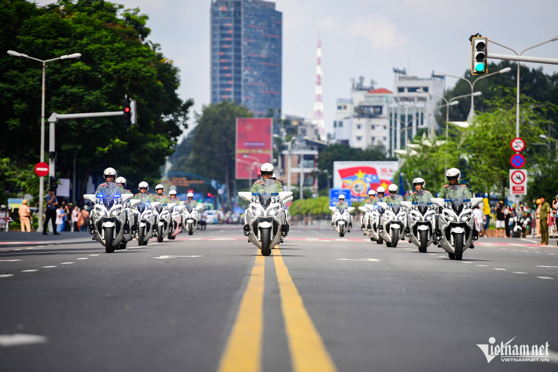 W-công an nhân dân Nguyễn Huế_ 12.jpg